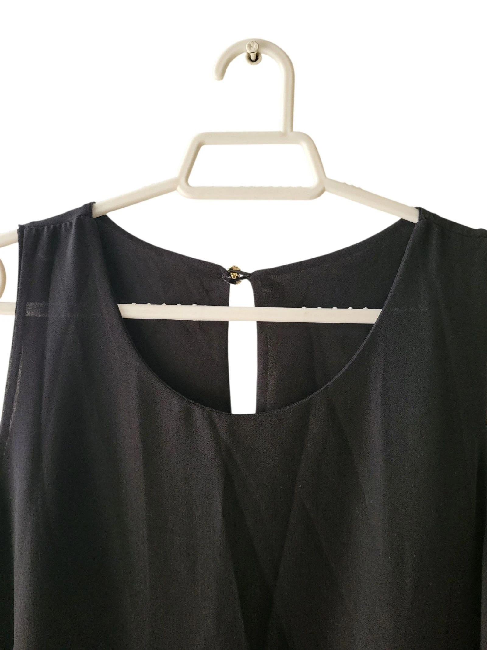 Blusa negra con encaje blanco  – photo 4